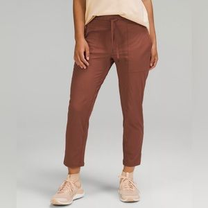Lululemon dance studio mid-rise crop